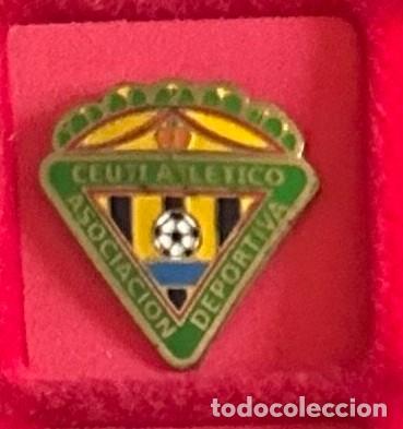 Sammelleidenschaft Sport: Pin de Futbol del Club AD Ceuti Atletico Murcia