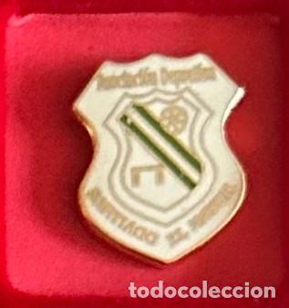 Sammelleidenschaft Sport: Pin de Futbol del Club AD Santiago El Mayor Murcia