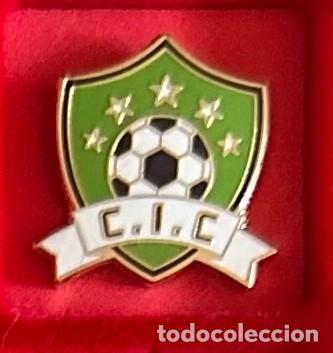Sammelleidenschaft Sport: Pin de Futbol del Club FC Independiente de Ceuti Murcia