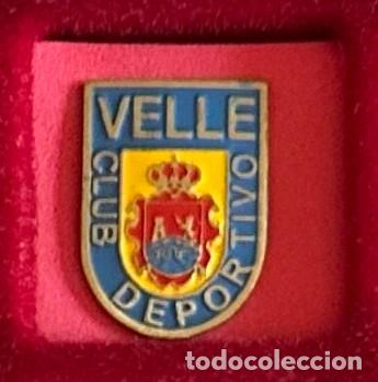 Sammelleidenschaft Sport: Pin de futbol del Club CD Velle Orense Ourense