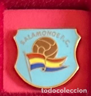 Sammelleidenschaft Sport: Pin de futbol del Club Salamonde FC San Amaro Orense Ourense