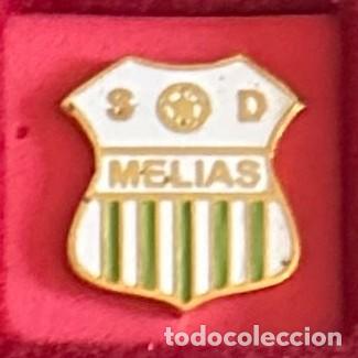Sammelleidenschaft Sport: Pin de futbol del Club SD Melias - Pereiro de Aguilar Orense Ourense