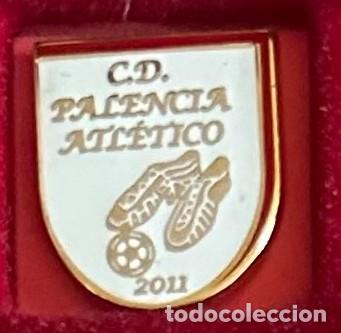 Collezionismo sportivo: Pin de futbol del Club CD Palencia Atletico Palencia