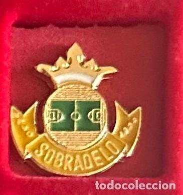 Collectionnisme sportif: Pin de futbol del Club Deportivo Sobradelo Villajuan de Arosa Pontevedra