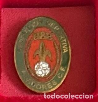 Colecionismo desportivo: Pin de futbol del Club AD Lavadores - Vigo - Pontevedra