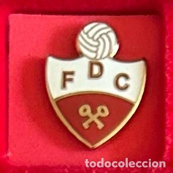 Colecionismo desportivo: Pin de futbol del Club Domaio FC - Pontevedra