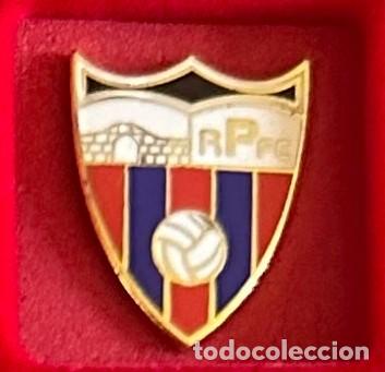 Colecionismo desportivo: Pin de futbol del Club FC Rapid de Pereiro - Pontevedra