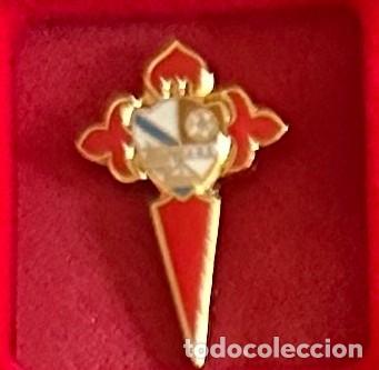 Colecionismo desportivo: Pin de futbol del Club Chapela CF - Pontevedra