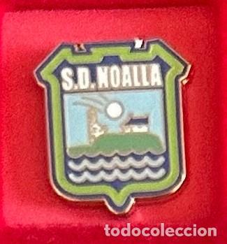 Colecionismo desportivo: Pin de futbol del Club SD Noalla - Sanxenxo - Pontevedra