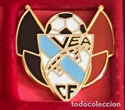 Colecionismo desportivo: Pin de futbol del Club CF Vea - A Estrada - Pontevedra