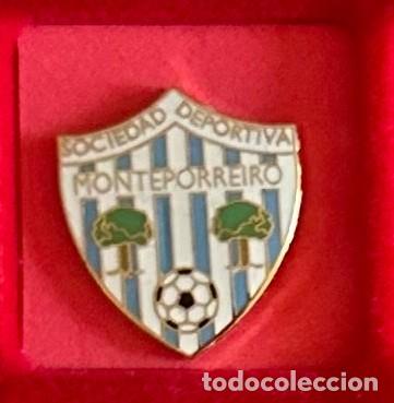 Colecionismo desportivo: Pin de futbol del Club SD Monteporreiro - Pontevedra