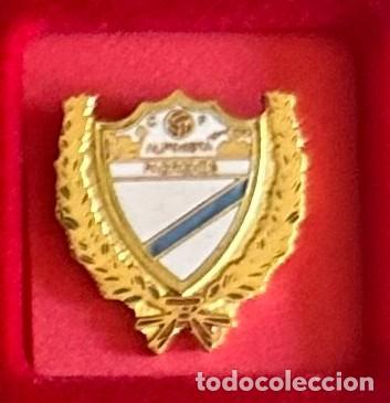 Colecionismo desportivo: Pin de futbol del Club CF Alpinista Padrones - Ponteareas - Pontevedra