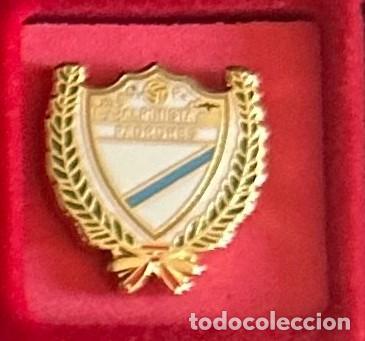 Colecionismo desportivo: Pin de futbol del Club CF Alpinista Padrones - Ponteareas - Pontevedra