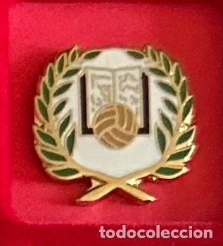 Colecionismo desportivo: Pin de futbol del Club San Esteban CF - Coutada - Pontevedra