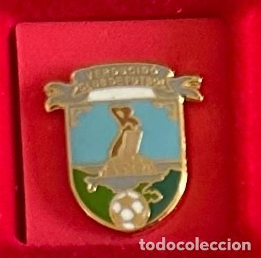 Colecionismo desportivo: Pin de futbol del Club CF Verducido - Pontevedra