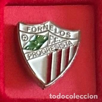 Colecionismo desportivo: Pin de futbol del Club FC Progresista - Fornelos de la Rivera - Pontevedra