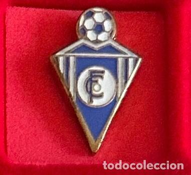Colecionismo desportivo: Pin de futbol del Club CF Molledo - Vigo - Pontevedra