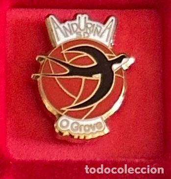 Colecionismo desportivo: Pin de futbol del Club SD Anduri&ntilde;a - O Grove - Pontevedra