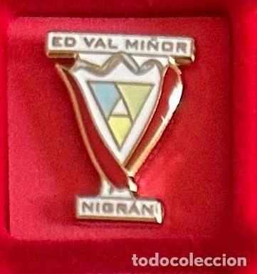 Colecionismo desportivo: Pin de futbol del Club ED Val Mi&ntilde;or - Nigran - Pontevedra