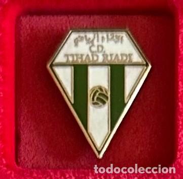 Colecionismo desportivo: Pin de futbol del Club CD Tihad Riadi - Tanger - Protectorado Marroqui