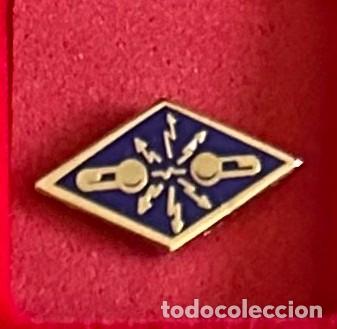 Colecionismo desportivo: Pin de futbol del Club Radio FC - Larache - Protectorado Marroqui
