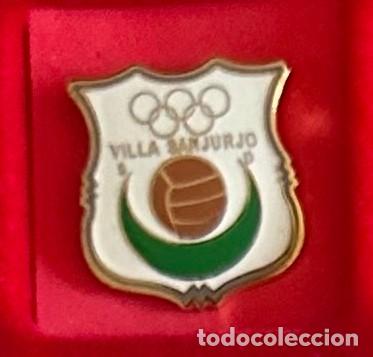 Colecionismo desportivo: Pin de futbol del Club SD Villa Sanjurjo - Alhucemas - Protectorado Marroqui
