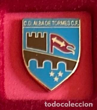 Colecionismo desportivo: Pin de futbol del Club CD Alba de Tormes CF - Salamanca