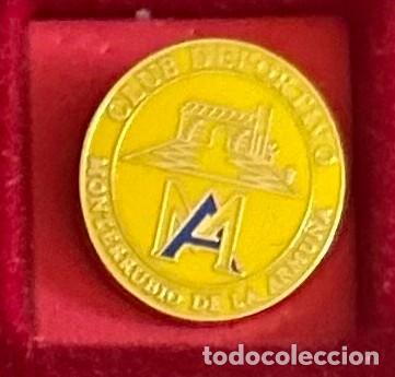 Colecionismo desportivo: Pin de futbol del Club CD Monterrubio de la Armu&ntilde;a - Salamanca