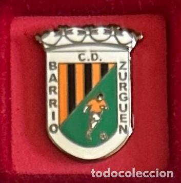 Sammelleidenschaft Sport: Pin de futbol del Club CD Barrio Zarguen - Salamanca