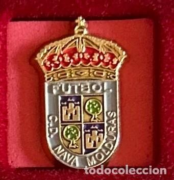 Collectionnisme sportif: Pin de futbol del Club CD Nava Molduras - Nava de la Asuncion Segovia