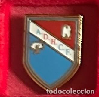 Sammelleidenschaft Sport: Pin de futbol del Club Atletico Dos Hermanas CF Sevilla