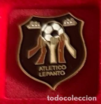 Sammelleidenschaft Sport: Pin de futbol del Club CD Lepanto Atletico Sevilla