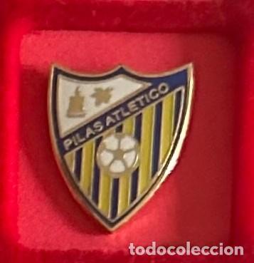Sammelleidenschaft Sport: Pin de futbol del Club Atletico Pilas Sevilla