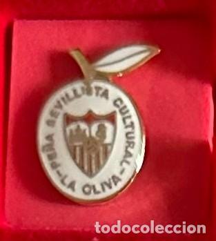Sammelleidenschaft Sport: Pin de futbol del Club Pe&ntilde;a Sevillista Cultural La Oliva Sevilla
