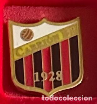 Sammelleidenschaft Sport: Pin de futbol del Club Carrion Balompie - Carrion de los Cespedes Sevilla