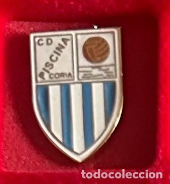 Sammelleidenschaft Sport: Pin de futbol del Club PC Piscinas - Coria del Rio Sevilla