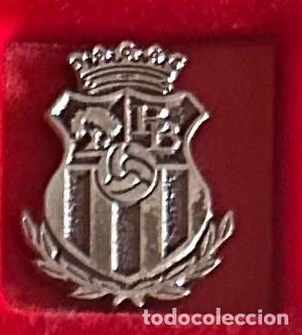 Sammelleidenschaft Sport: Pin de futbol del Club CD Brenes Balompie Sevilla