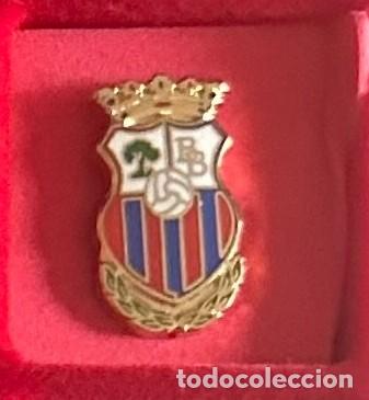 Sammelleidenschaft Sport: Pin de futbol del Club CD Brenes Balompie Sevilla