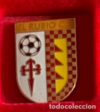 Sammelleidenschaft Sport: Pin de futbol del Club CF El Rubio Sevilla