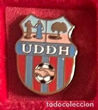 Sammelleidenschaft Sport: Pin de futbol del Club UD Dos Hermanas Sevilla