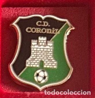 Sammelleidenschaft Sport: Pin de futbol del Club CD Coronil Sevilla