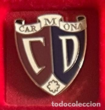 Sammelleidenschaft Sport: Pin de futbol del Club CD Carmona Sevilla