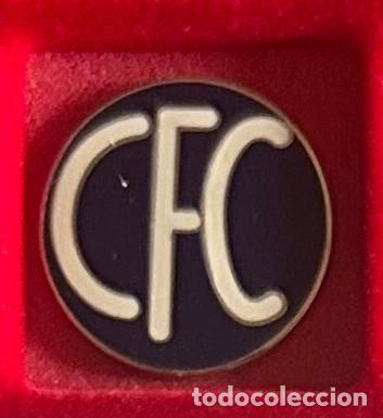 Sammelleidenschaft Sport: Pin de futbol del Club CF Carmona Sevilla