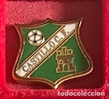 Sammelleidenschaft Sport: Pin de futbol del Club CF Castillo - Castillo de Las Guardas Sevilla