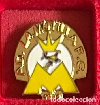 Sammelleidenschaft Sport: Pin de futbol del Club AD La Motilla FC - Dos Hermanas Sevilla