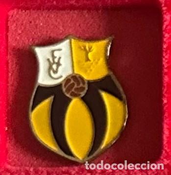 Sammelleidenschaft Sport: Pin de futbol del Club CF Villa Franco - Isla Mayor Sevilla