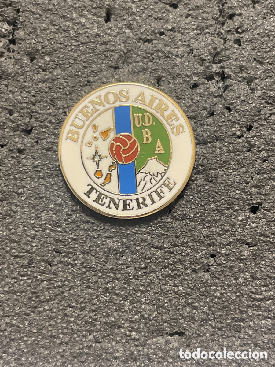 Collectionnisme sportif: Pin 60 U.D. BUENOS AIRES - Santa Cruz de Tenerife (Tenerife)