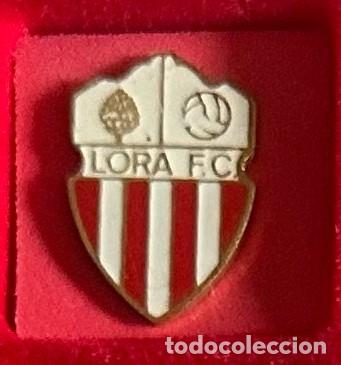 Sammelleidenschaft Sport: Pin de futbol del Club FC Lora - Lora del Rio Sevilla