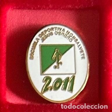 Collectionnisme sportif: Pin de futbol del Club CD Monsalbete Jesus Obrero Sevilla