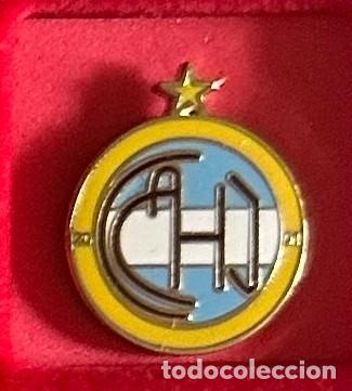 Collezionismo sportivo: Pin de futbol del Club CD Chacaritas Juniors Sevilla
